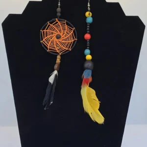 Aretes atrapasueños plumas colores fuego