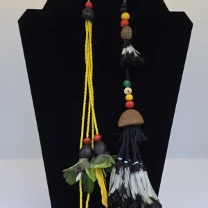 Aretes plumas semillas colores tierra