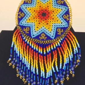 Medallón chakiras con flecos coloridos